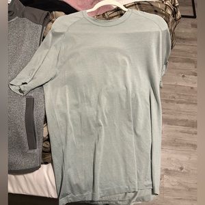 Metal vent style shirt from lululemon